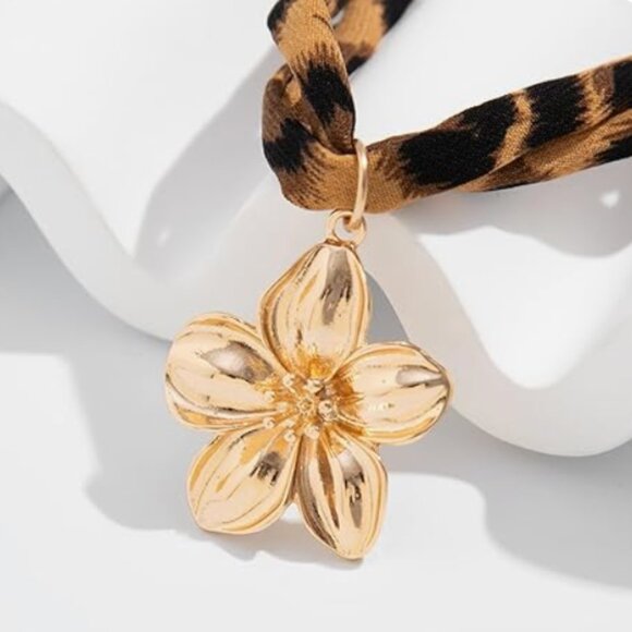 ZARA Leopard Flower Necklace – Statement Jewelry - Picture 2 of 6